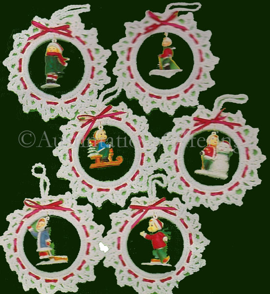Rare Lacy Wreath Christmas Crochet Ornaments Kit Winter Playtime